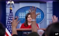 Phát ngôn viên Tòa Bạch Ốc Sarah Sanders phát biểu trong cuộc họp báo thường ngày ở Tòa Bạch Ốc, Washington. Ảnh Tư liệu, chụp ngày 3/5/2018.